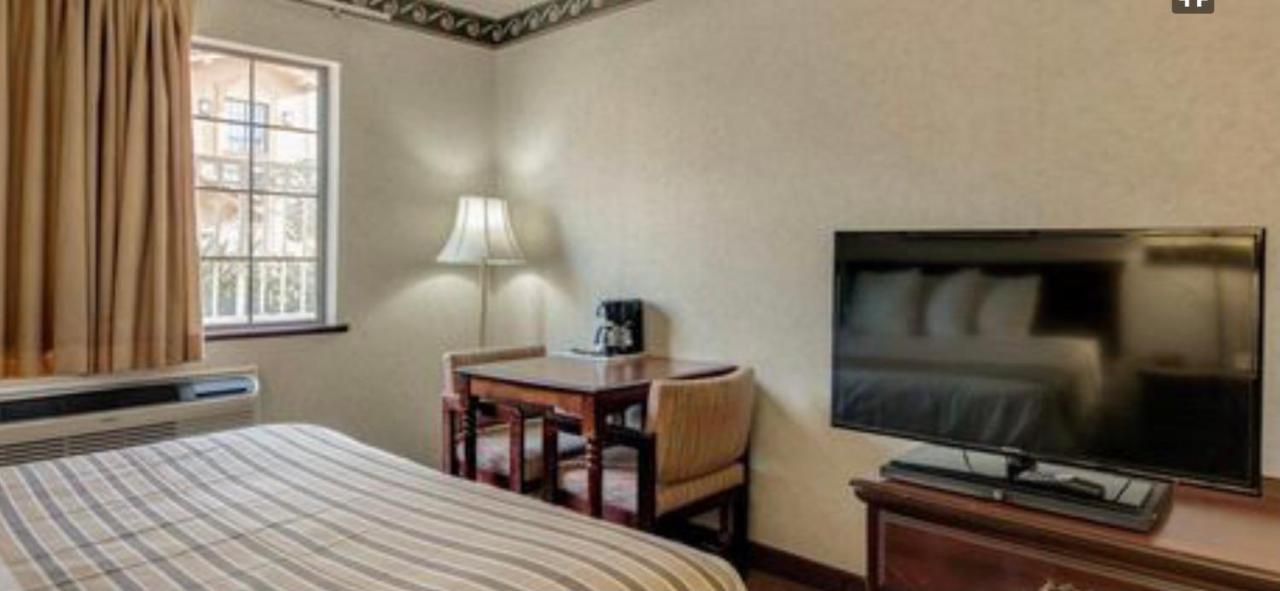Econo Lodge Inn & Suites El Paso Kültér fotó