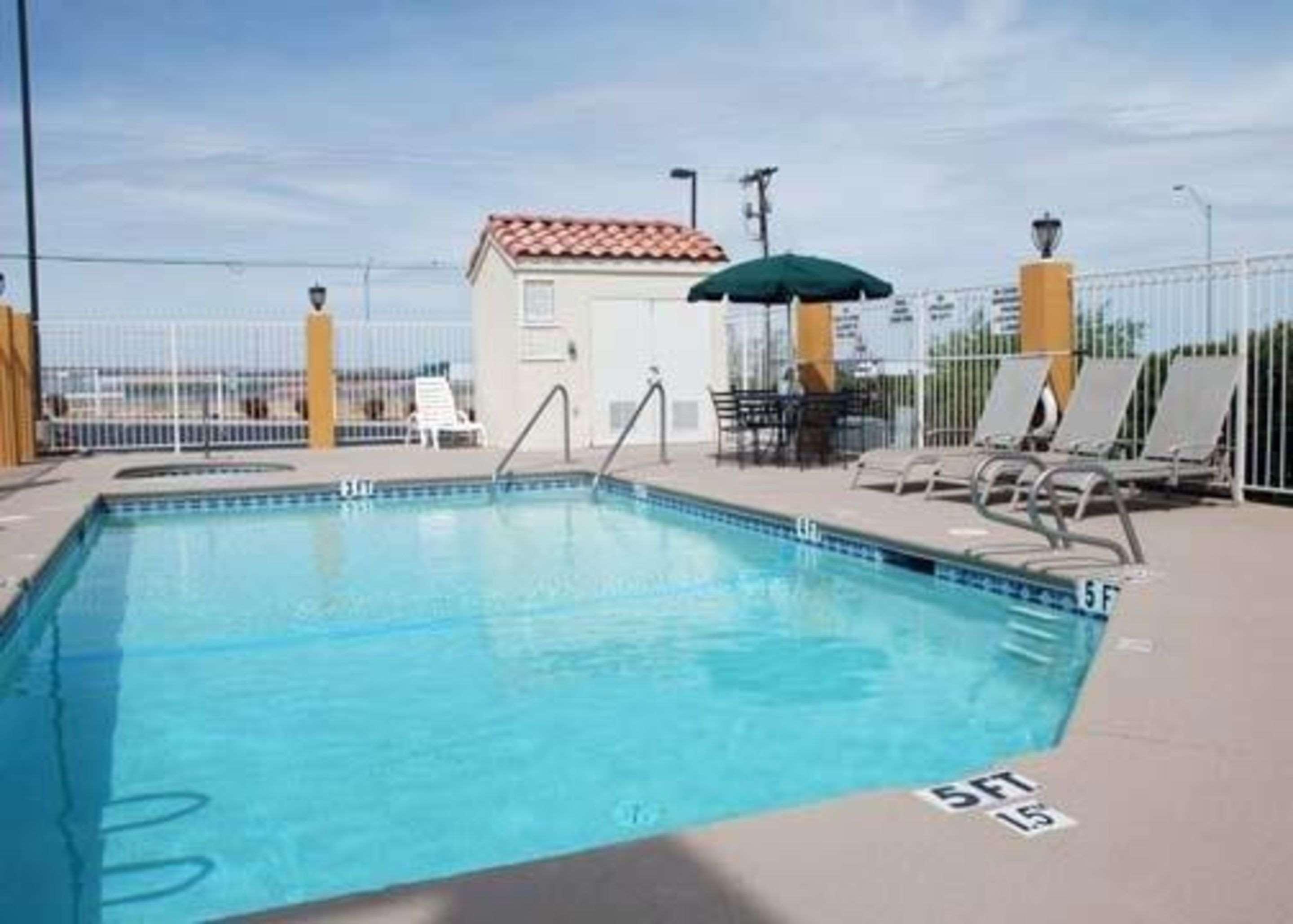 Econo Lodge Inn & Suites El Paso Létesítmények fotó