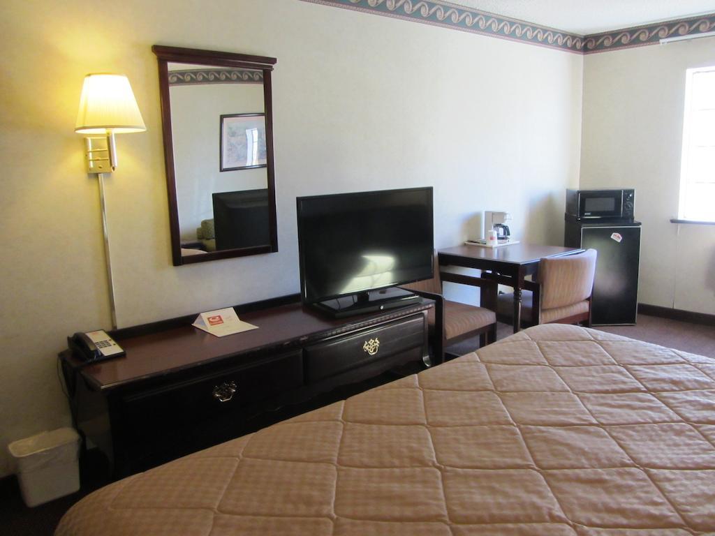 Econo Lodge Inn & Suites El Paso Kültér fotó